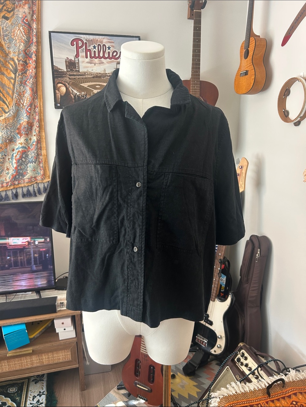 Linen Black Button-Front Short Sleeve Shirt